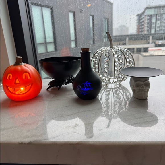 Halloween Decor Bundle Set with Pumpkin and Skull 🎃 - Picture 2 of 8